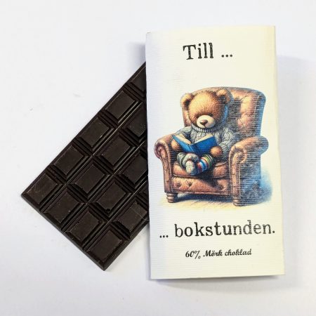 Till bokstunden - Teddybjörn som läser bok, 60% mörk choklad
